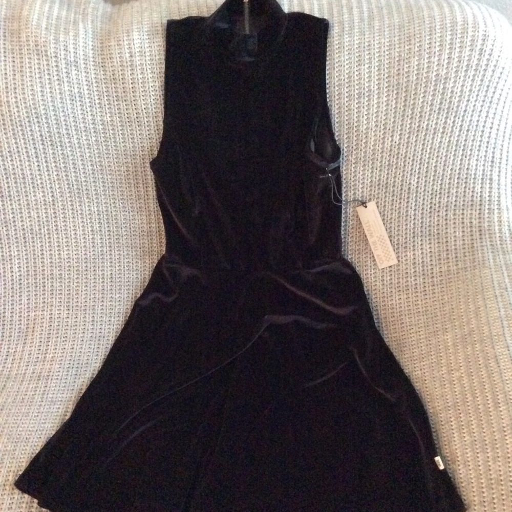 Vans velvet turtleneck sleeveless zip dress. NWT